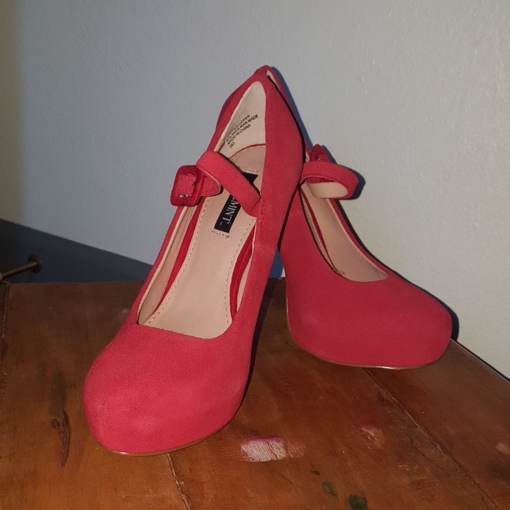 EXCELLENT CONDITION!!! Pair of Heels!!